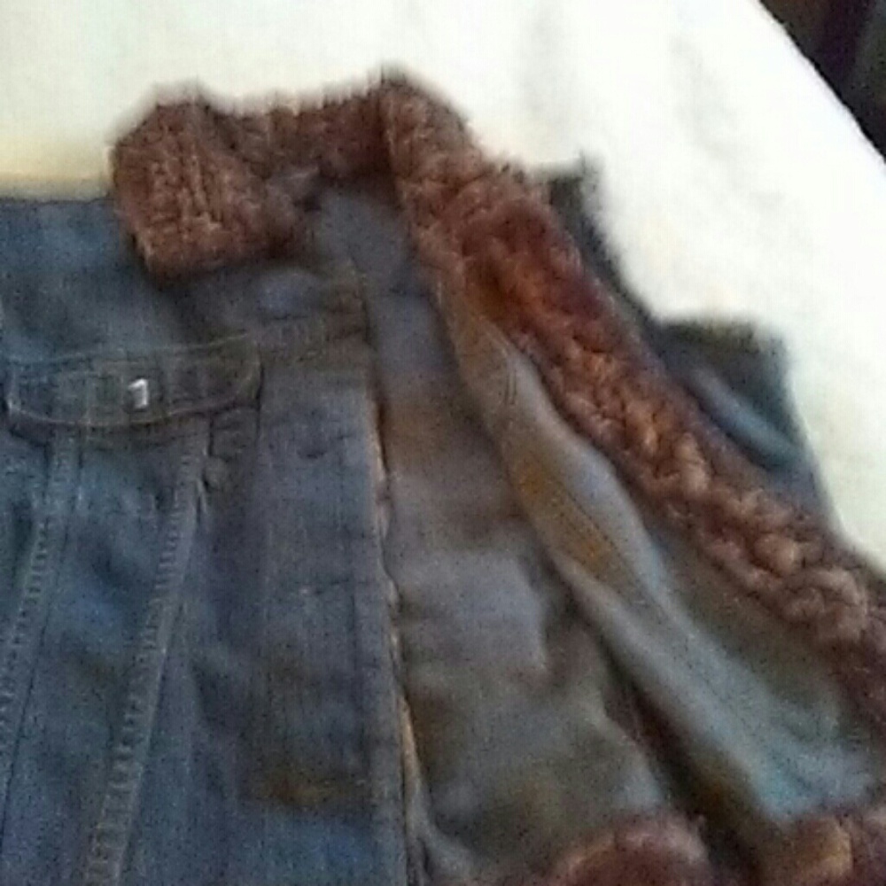 Denim vest jacket with curly yarn like material on